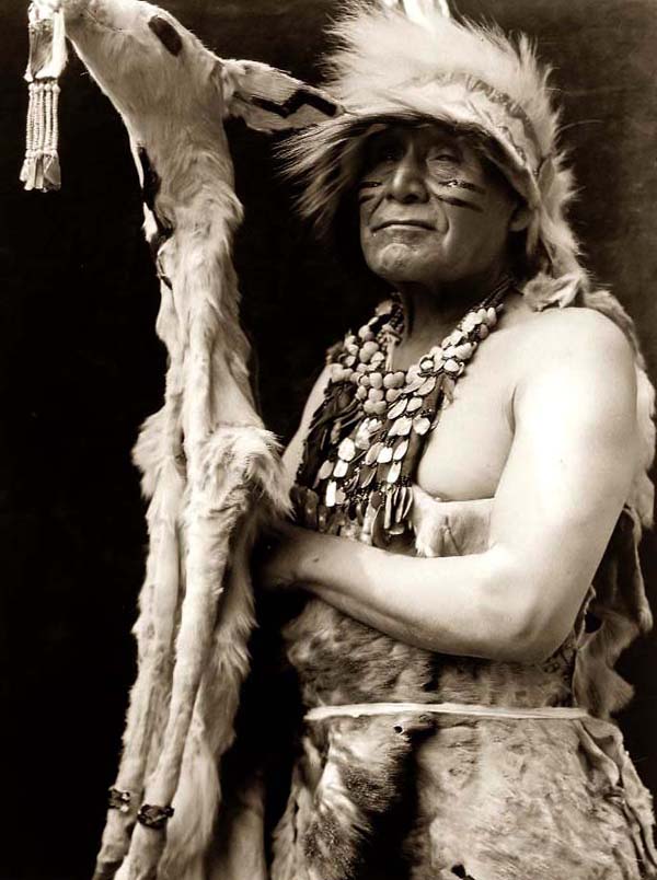 Ŧhe ₵oincidental Ðandy Tribal Headdresses From Around The World Part IX