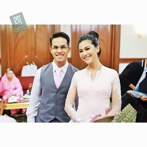 Lihat lagi gambar semasa mejlis resepsi perkahwinan Fouziah Gous dan