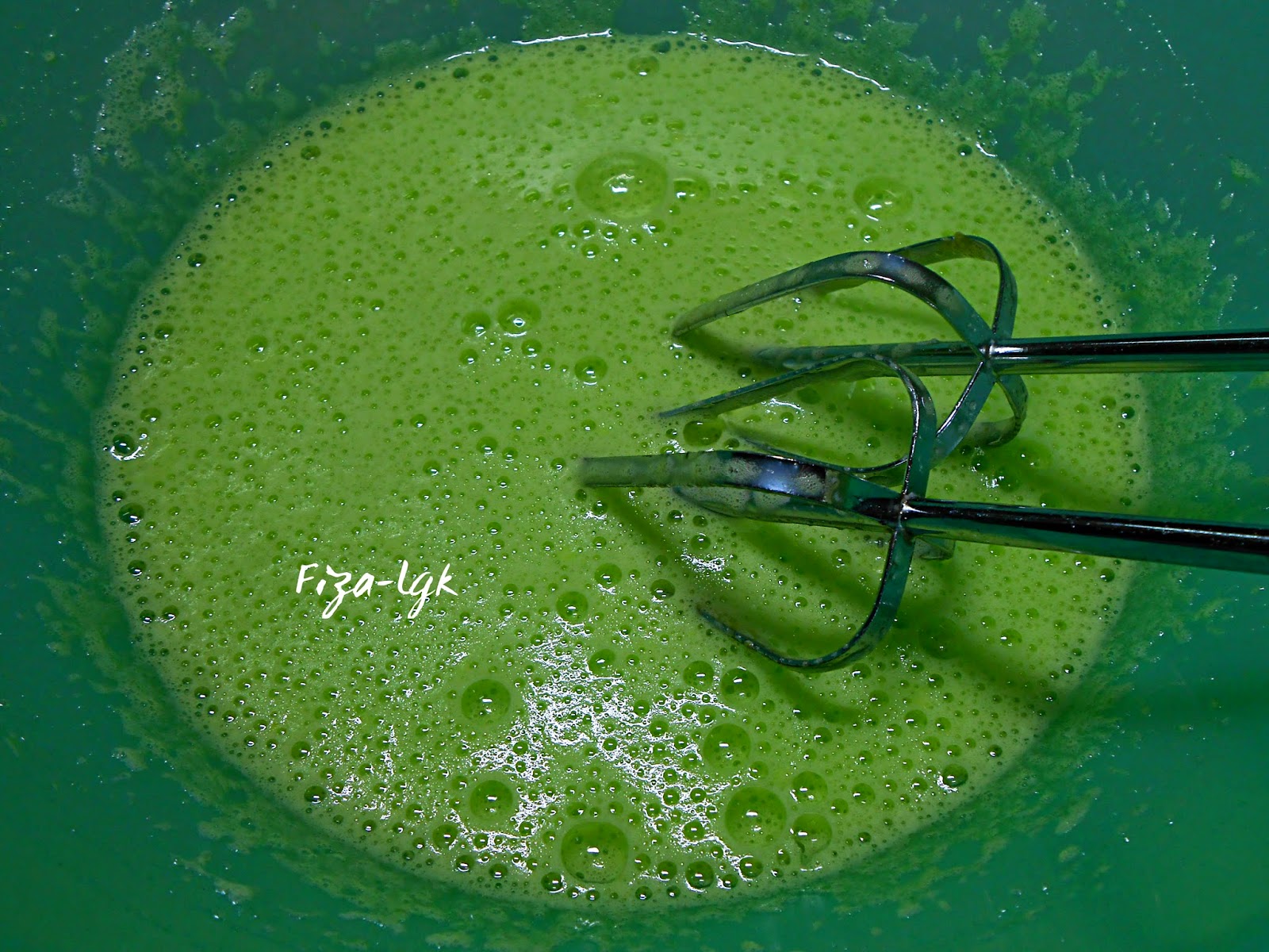Cara+Membuat+Kek+Pandan Masukkan pula tepung gandum yang di ayak dengan baking powder dan ...