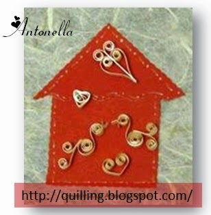 A Quilled Christmas Birdhouse Ornament from Antonella at www.quilling.blogspot.com  #Quilled #Quilling # Birdhouse #Ornament #Christmas