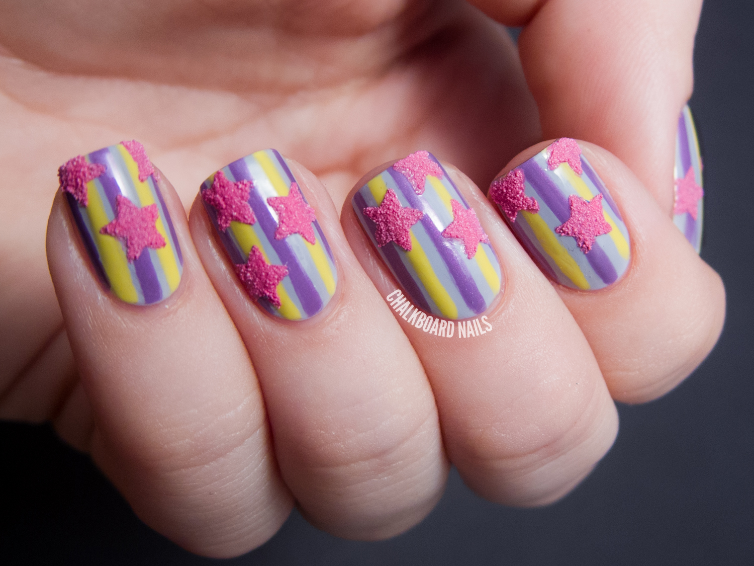 TUTORIAL: Sugared Stars and Stripes | Chalkboard Nails | Nail Art Blog