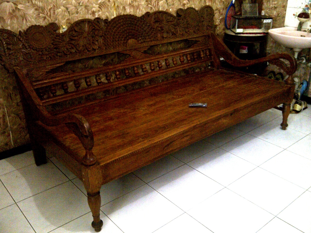 YAN ANTIQUE FURNITURE Kursi Jati Ukir Motif Matahari