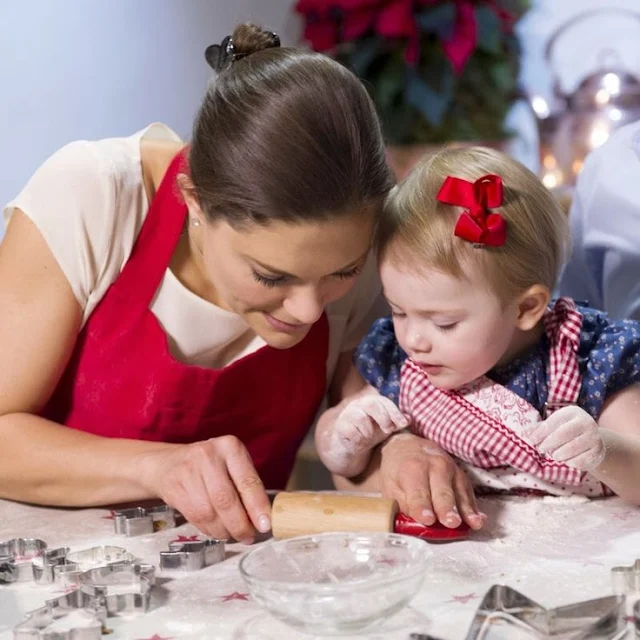 The Swedish Royal Court has published new photos of Crown Princess Victoria,Prince Daniel and Princess Estelle on the occasion of Christmas.