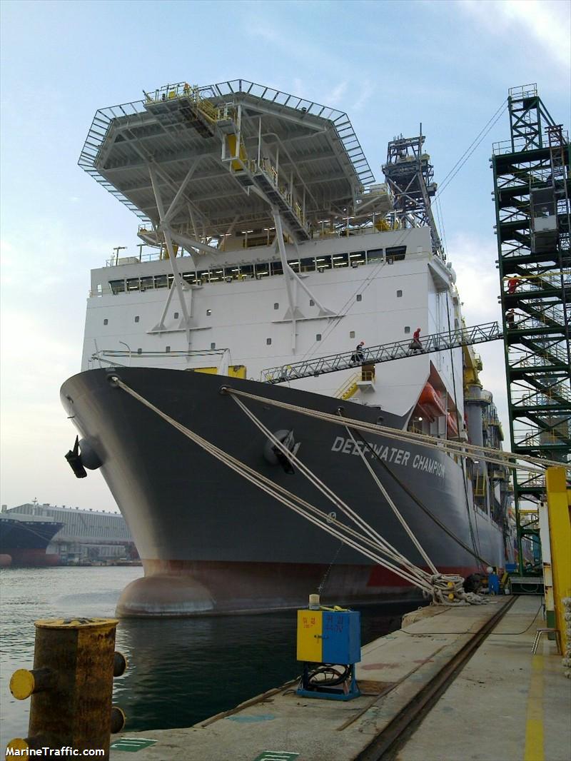 En büyük petrol arama gemisi Samsun'da Deepwater Champion Furkan