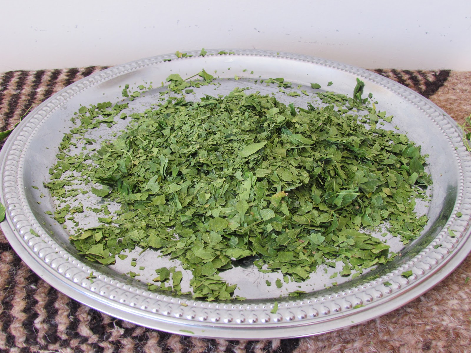 The Home Manager's Junction Preserving Grains Using Neem Leaves(Indian