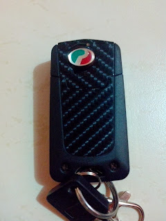 Flip key yg dibalut dengan 3D carbon sticker dan black diamond sticker
