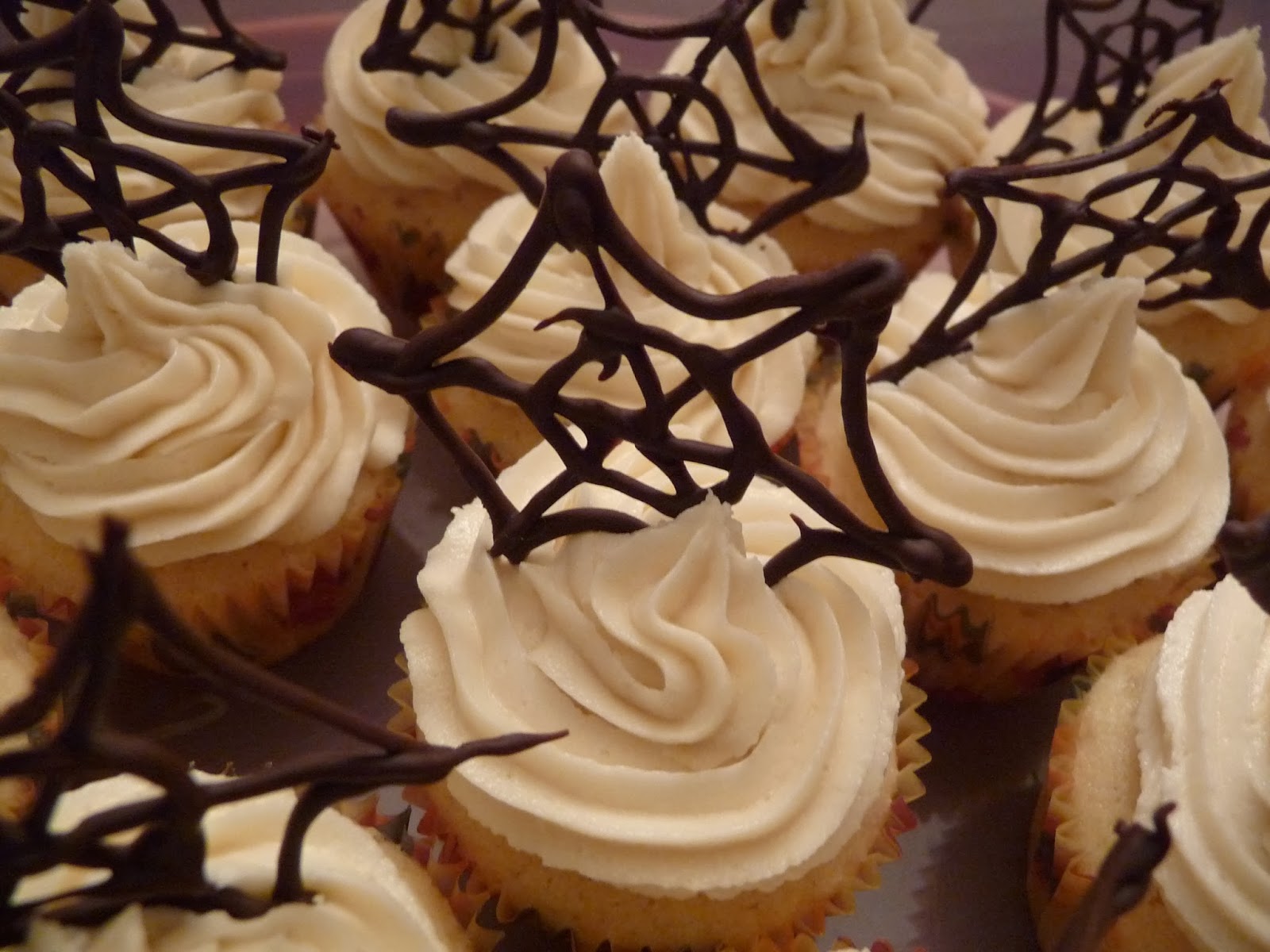 elegant halloween cupcake decorations
