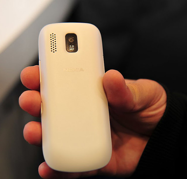 http://4.bp.blogspot.com/-Wg2tISiW468/T03KIltYUII/AAAAAAAAGZ8/v7PoedeM6oI/s1600/21-MWC-2012-Nokia-Asha-302-and-203-Hands-On.jpg