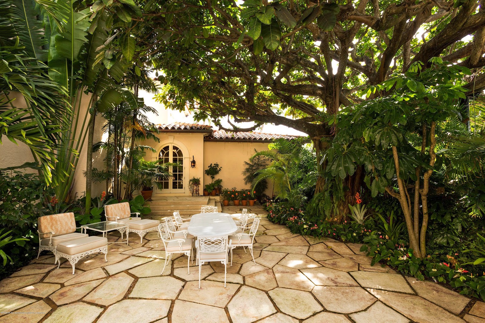 The Glam Pad The Kennedy "Winter White House" is for Sale!