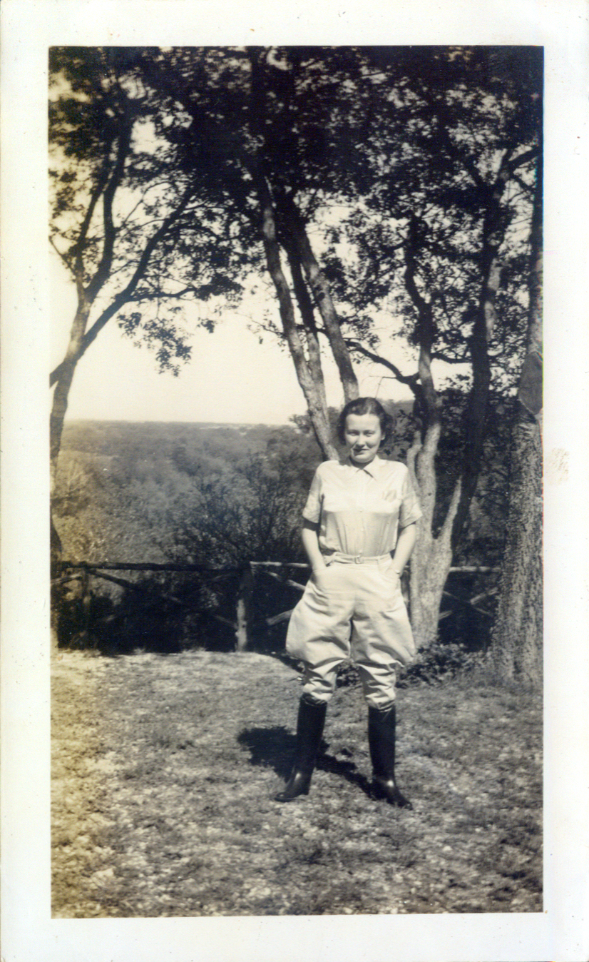 22 Cool Vintage Photos of Women Wearing Jodhpurs in the 1920s and 1930s