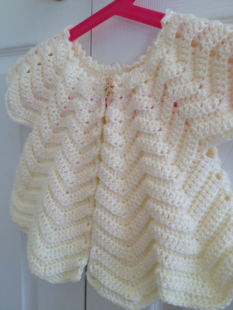 Agnes Gurumi: Emmys Baby Cardigan (Free Pattern)