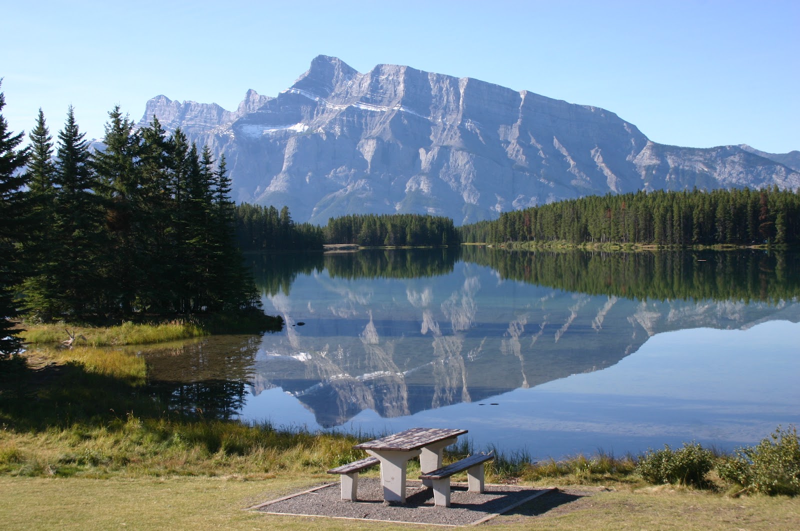 http://4.bp.blogspot.com/-WjOvuqqFhgA/T1LIlH9oEpI/AAAAAAAACdM/vUZi91tJAVw/s1600/Reflection_at_Two_Jack_Lake.jpg