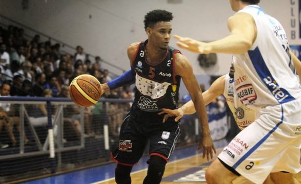 Víctor Liz 32 puntos y 6 rebotes en victoria Defensor Sporting en Uruguay baloncesto dominicano