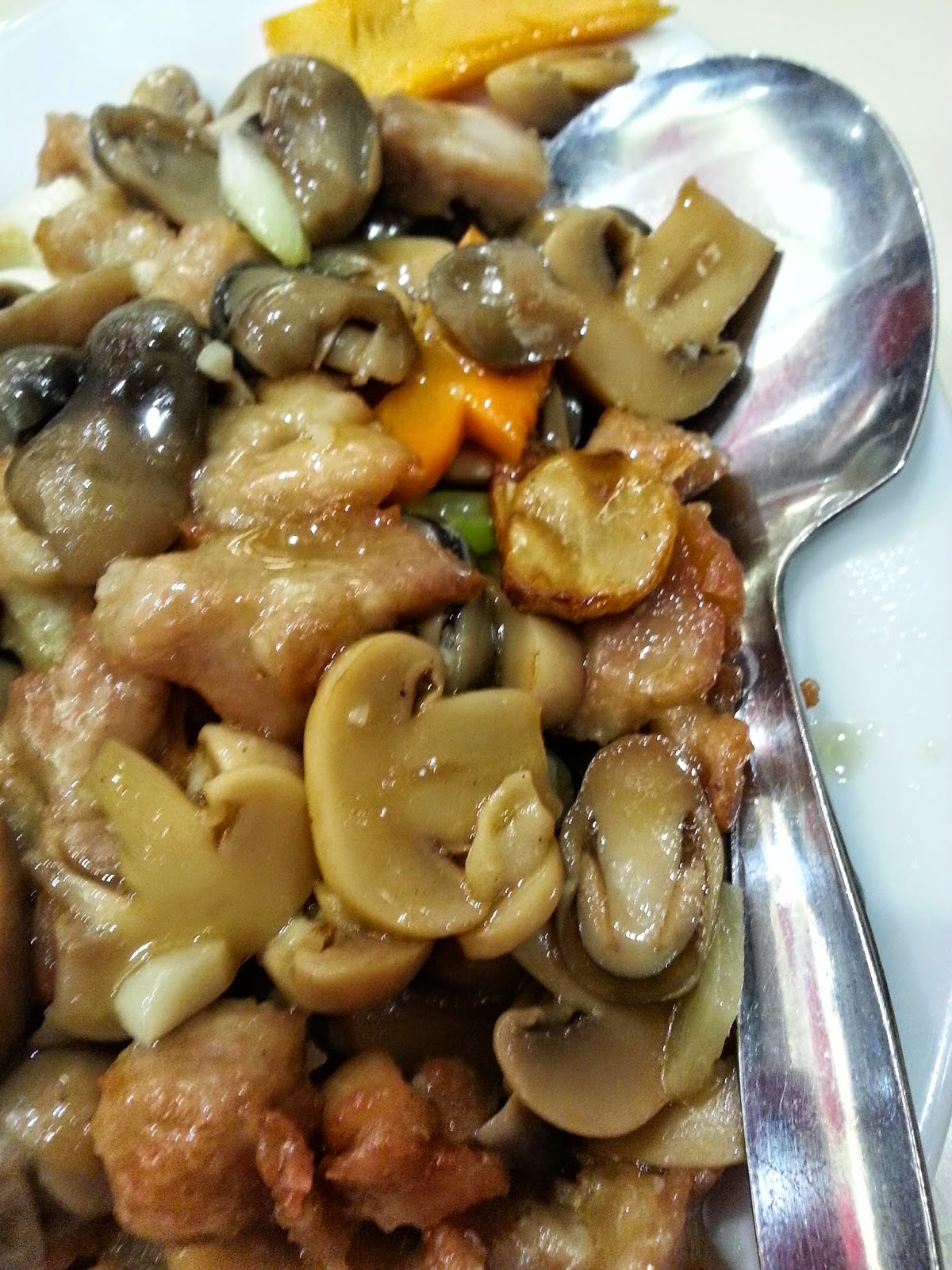 diced chicken with two kinds of mushroom