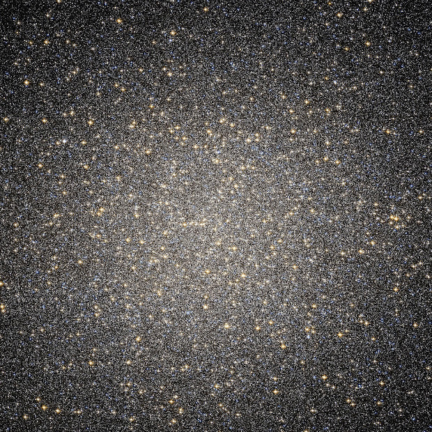 Giant Globular Cluster Omega Centauri as seen by Hubble