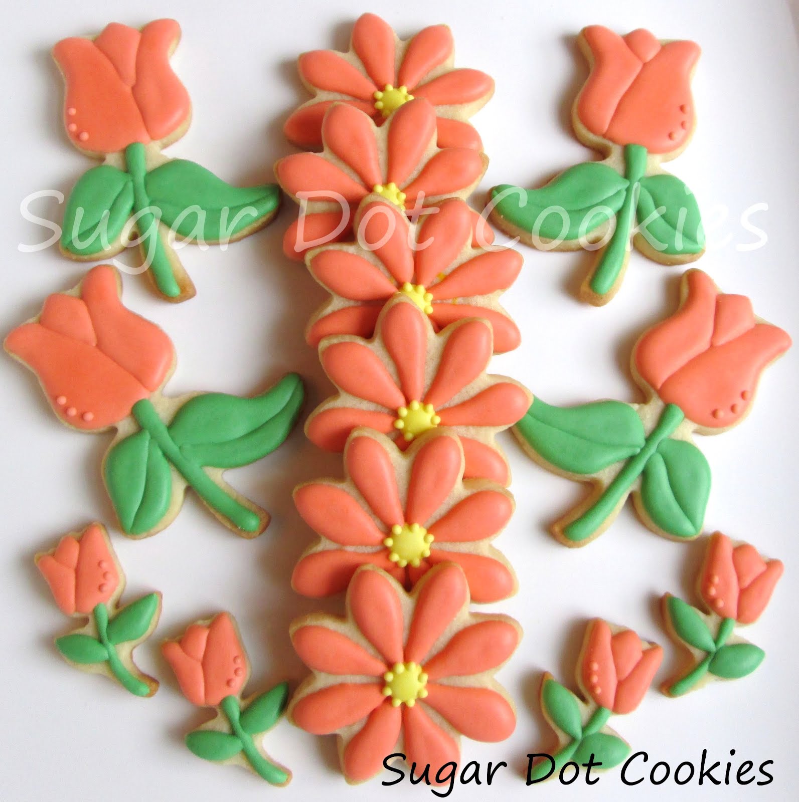 Aren't the tulips sweet? Oh how I love mini cookies.