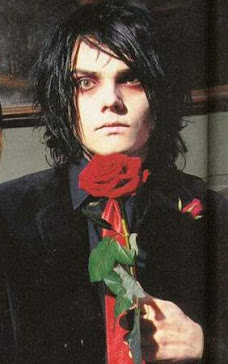 Gerard  Way *-*