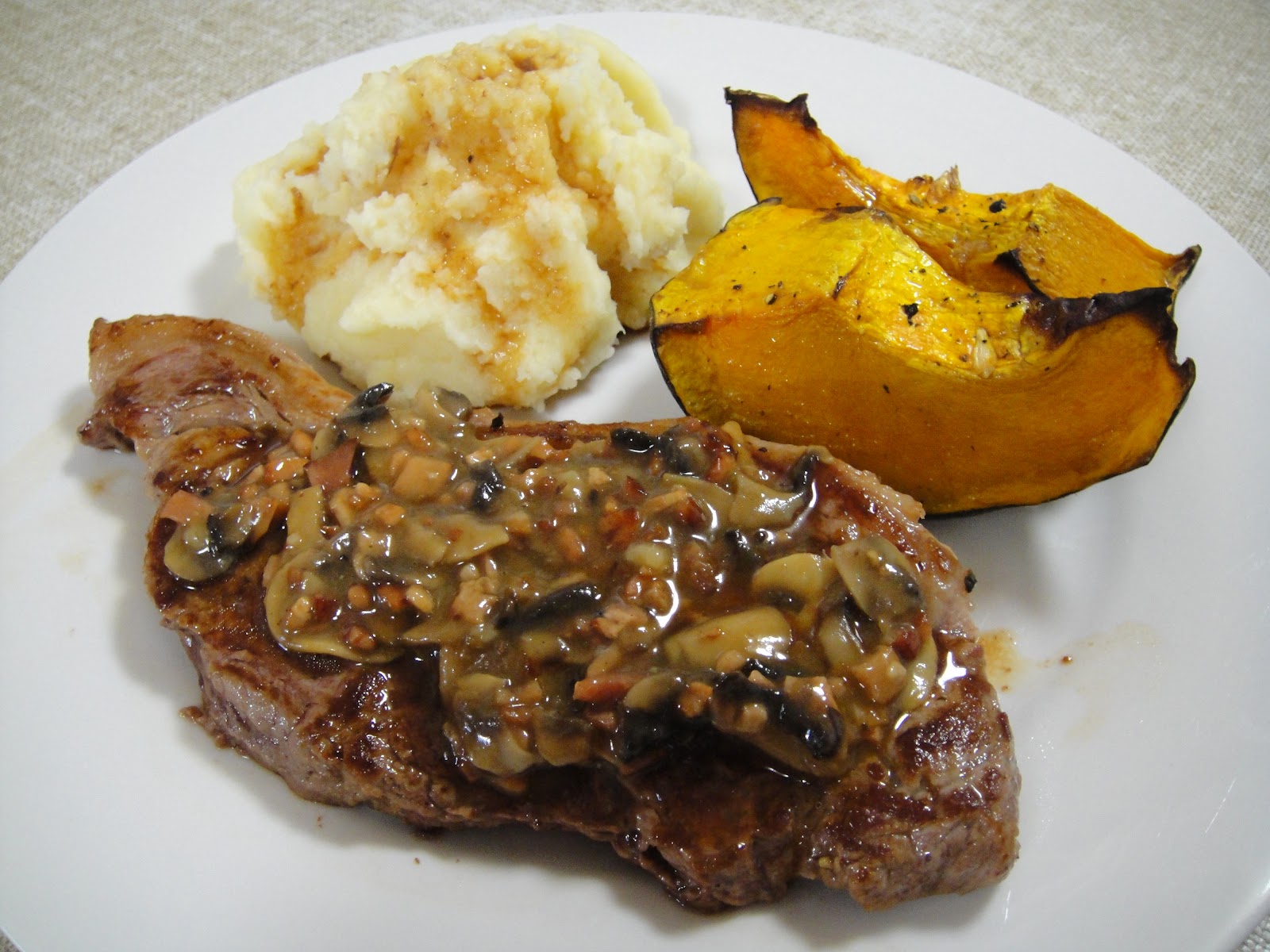 Saucy Thyme Chunky Mushroom and Bacon Steak Sauce