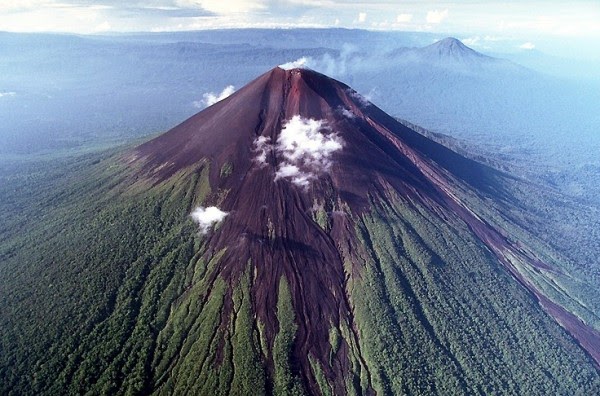 Macammacam Gunung Api Berbahaya di Dunia Berita Nasional
