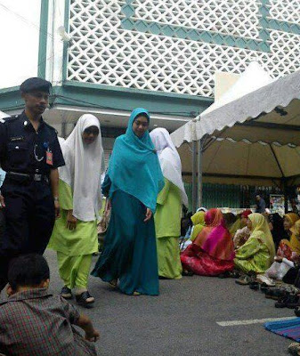 Oki Setiana Dewi Datang ke Kuliah Tuan Guru Nik Aziz