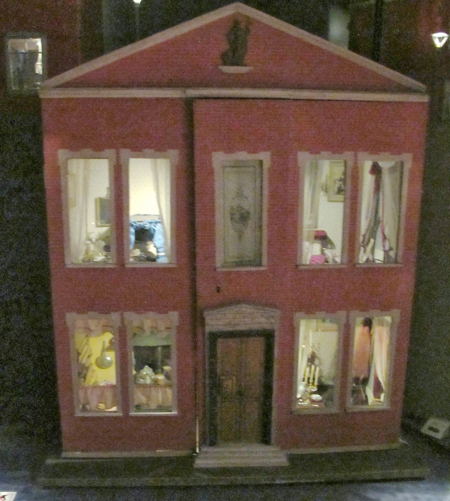 Susan's Mini Homes Antique dollhouse collection in the National Museum