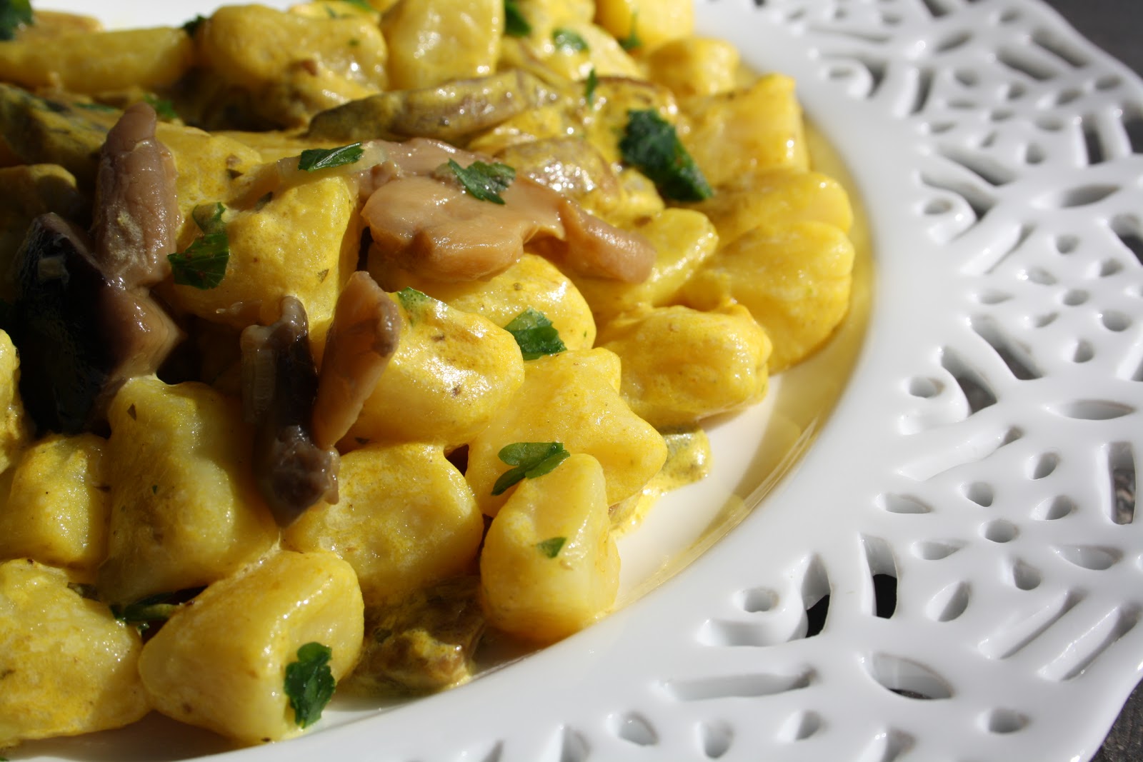 Le delizie di Mamma Orsa Gnocchetti ai funghi porcini e zafferano