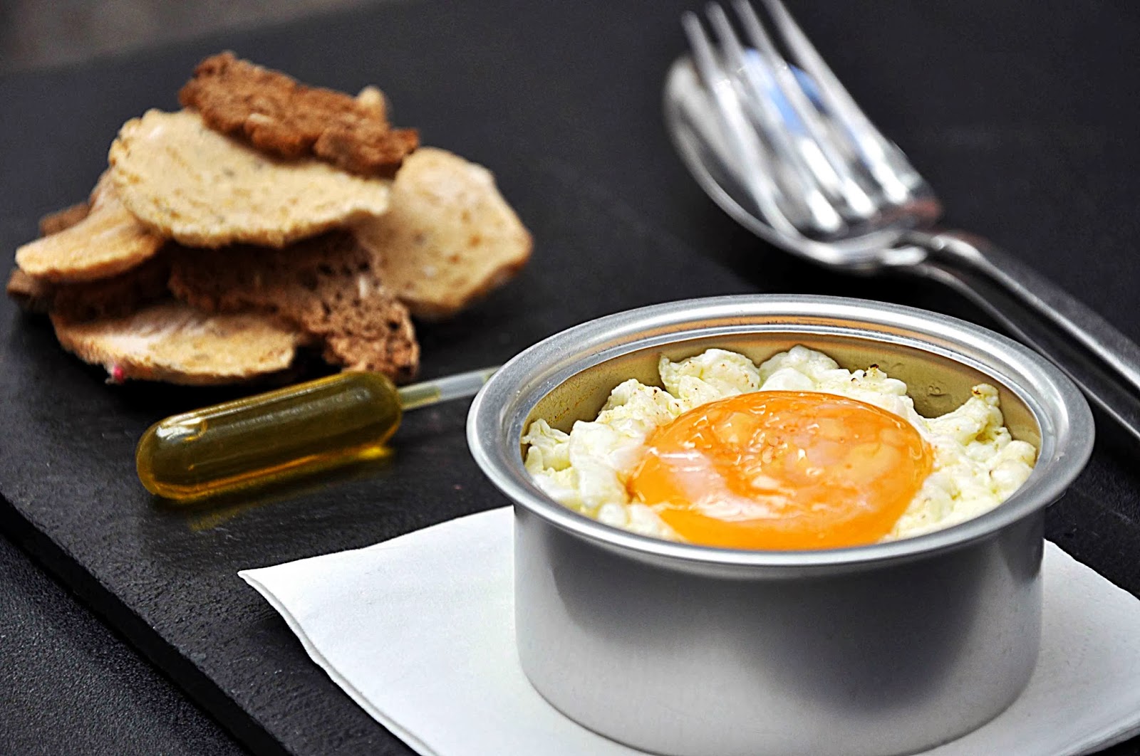 Tortilla de patata deconstruída por el chef Ettiene Bastaits del