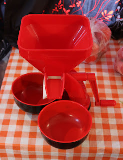 The tomato puree maker The tomato puree maker
