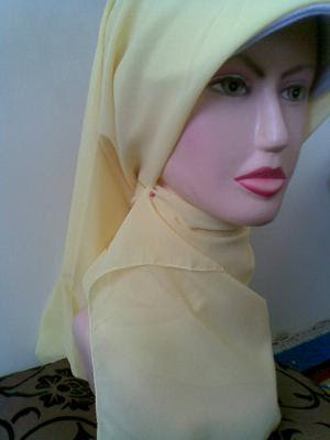 Cara Memakai Jilbab Segi Empat Kreasi