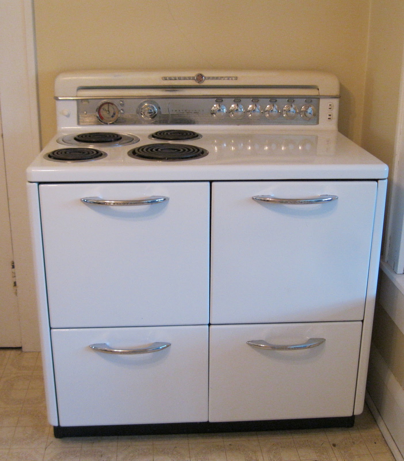 Apron History The 1947 General Electric "Stratoliner"