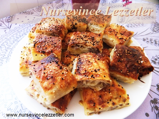Hazır Yufka İle Yumuşak Rulo Börek Tarifi Yemek Tarifleri