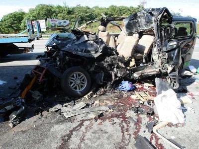 Hyundai Strex remuk rempuh lori