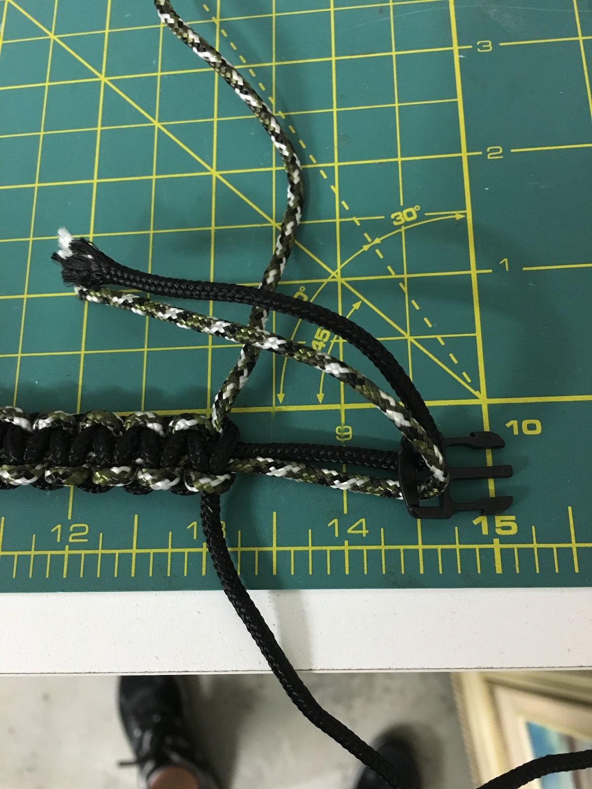 Make My Day Camp DIY Parachute Cord Dog Collar