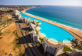 http://www.dailymail.co.uk/travel/travel_news/article-2701229/The-idyllic-MAN-MADE-Crystal-Lagoons-beaches-rival-Mother-Nature.html