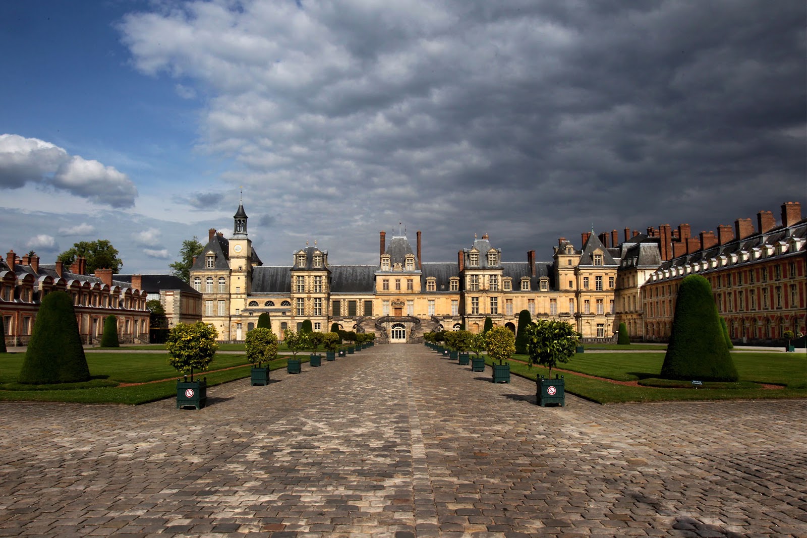 Travel & Adventures: Fontainebleau. A voyage to Fontainebleau, Île-de