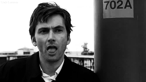 http://4.bp.blogspot.com/-WtjEVZWoOYE/UimcIHIo_5I/AAAAAAAAAms/4I5hTWpCFfY/s1600/davidtennant02.gif