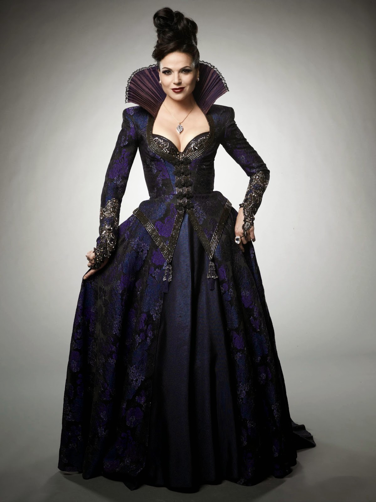 Dress Of The Day 2 The Queen S Wardrobe Via Once Upon A Time