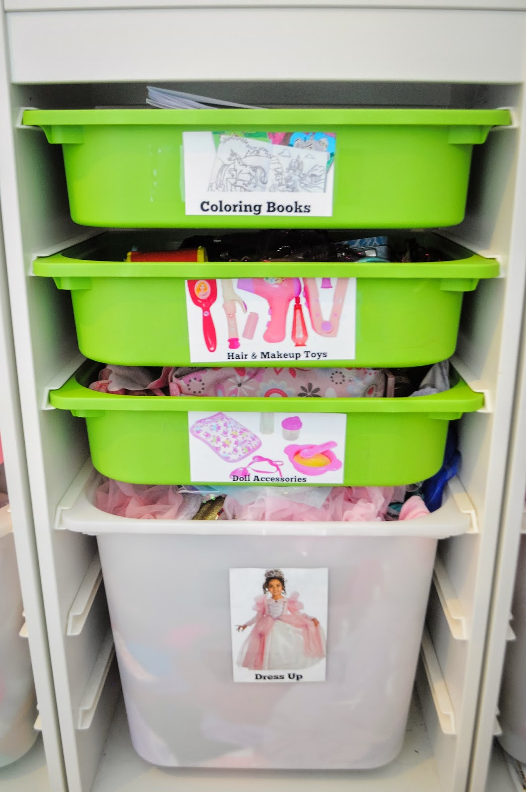 Small Space Toy Storage Solution, Easy DIY Toy Labels, and a Peek at a Shared Kids' Room
