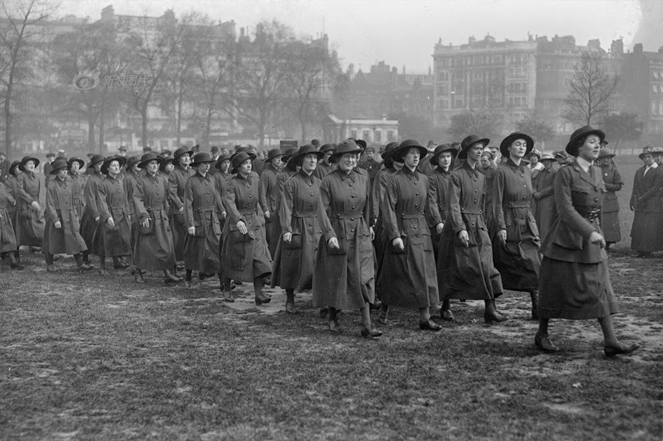 النساء في جيوش العالم  - صفحة 2 World+War+1+-+British+Army+female+soldiers+1