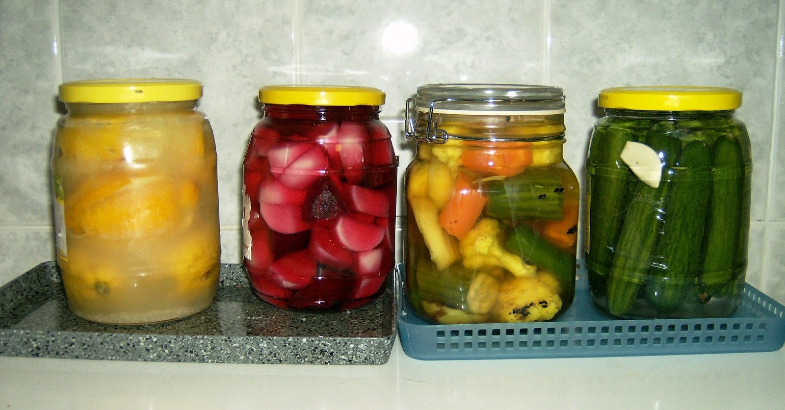 Live to eat Assorted pickles مخللات