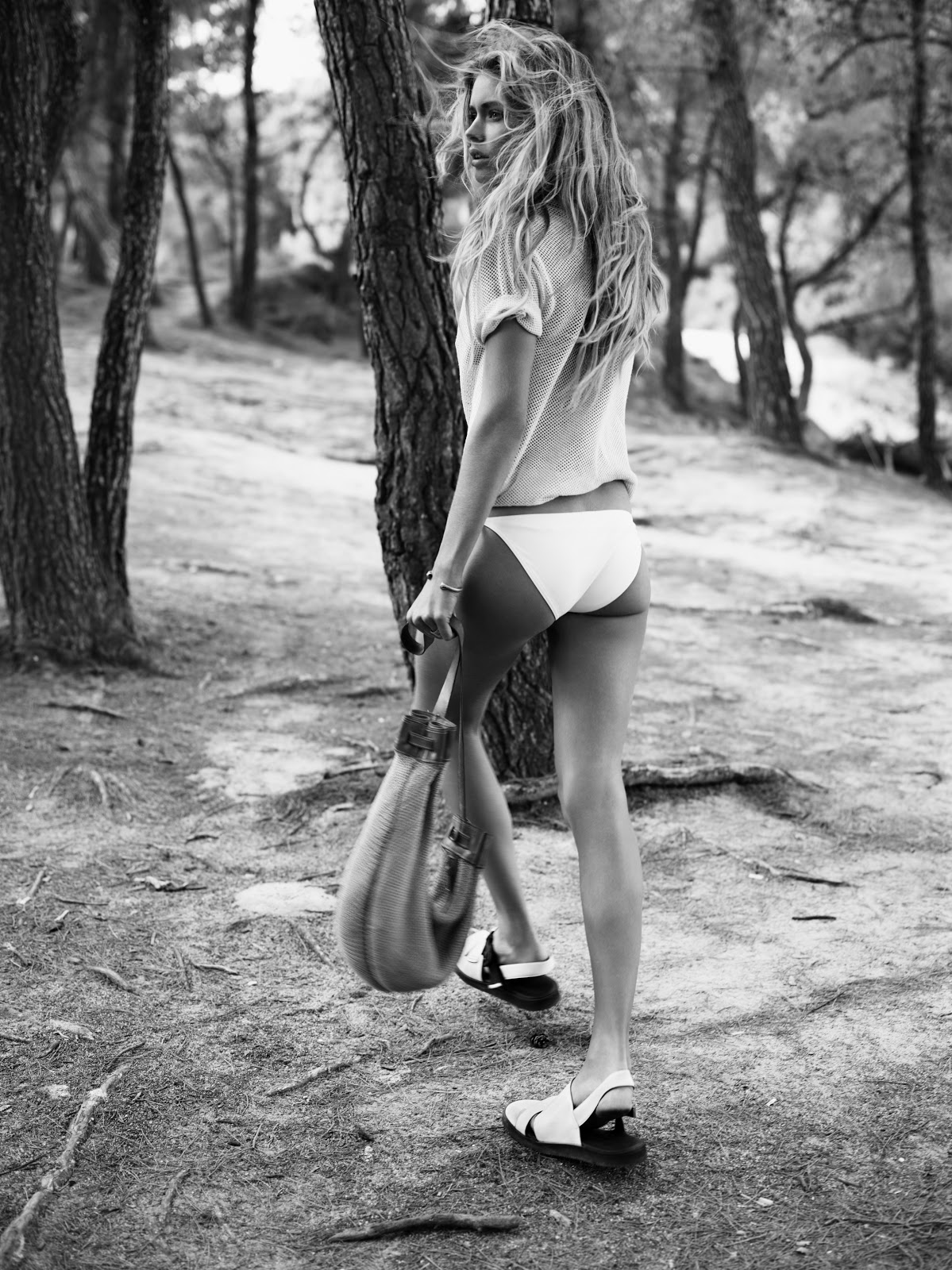 http://4.bp.blogspot.com/-WvU5ohY5R1Q/UNB__xlJ1KI/AAAAAAAAbVo/gbQ5HZVmHrY/s1600/Doutzen+Kroes+by+Josh+Olins+(Cast+Away+-+UK+Vogue+January+2013)+3.jpg