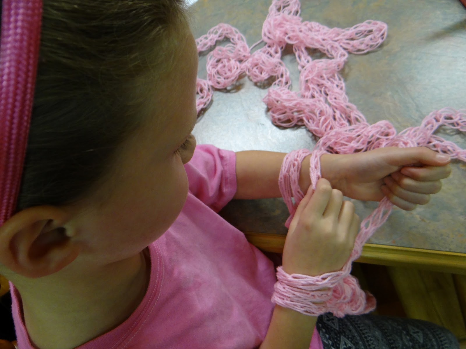 Cook Quilt Crochet: Finger Knitting to Arm Knitting Scarf