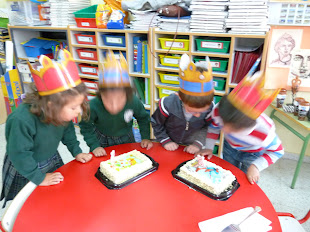 CELEBRAMOS LOS CUMPLEAÑOS DEL MES DE MARZO:DAVID,CARLOS,SARA Y CRISTINA