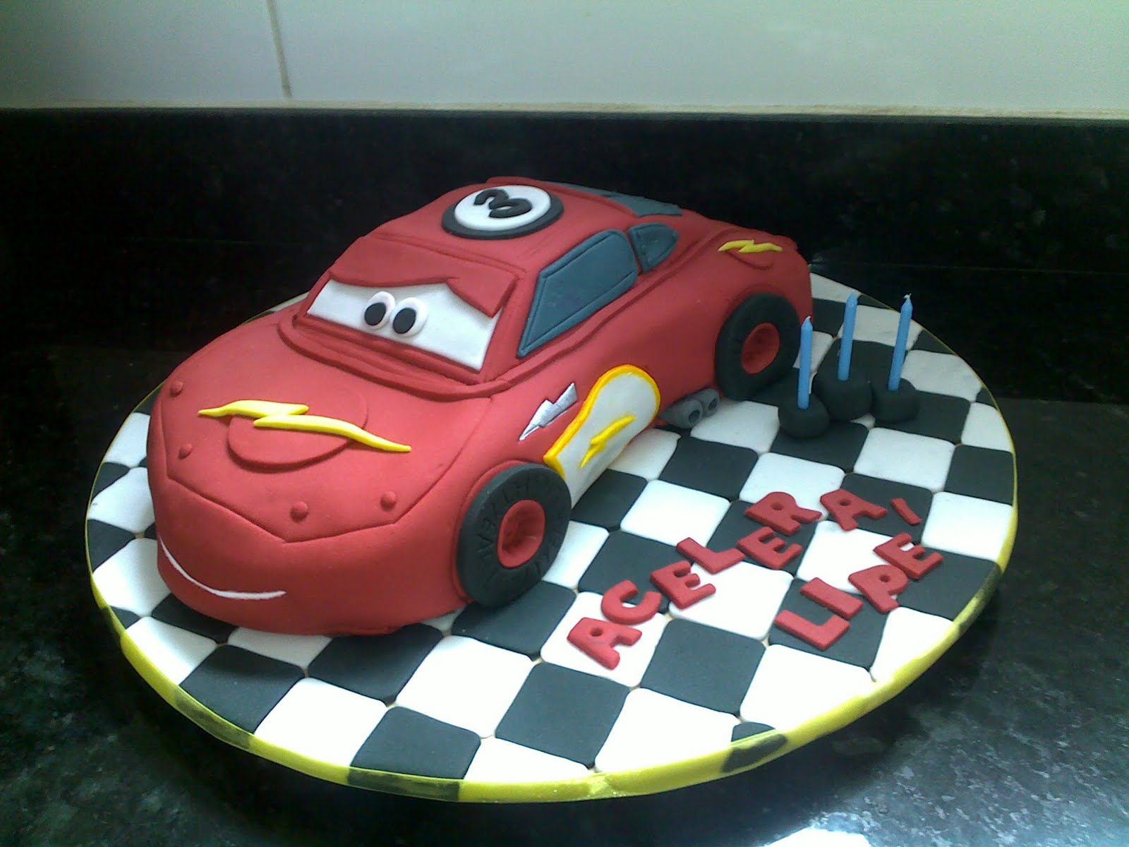 Bolo Carros Relâmpago McQueen - Cars cake ( Lightning Mc Q…