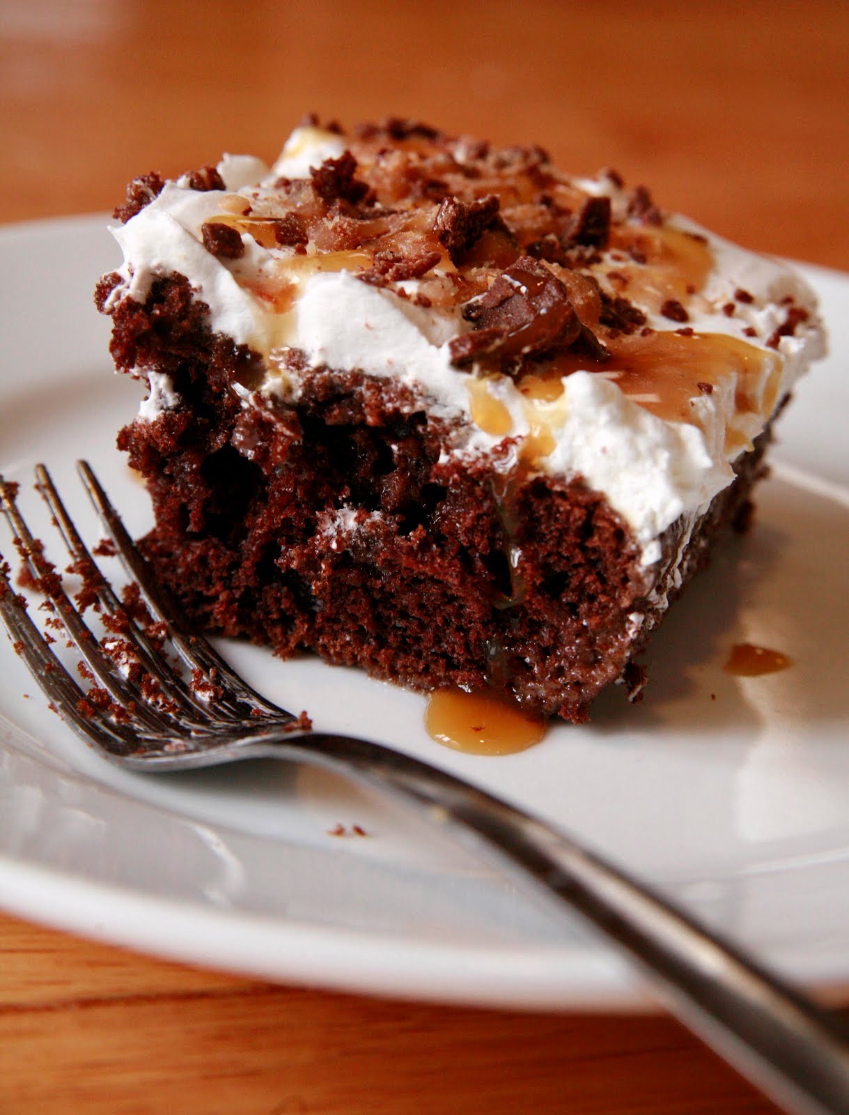 Hot Diggity Blog ! Chocolate Caramel Crunch Cake