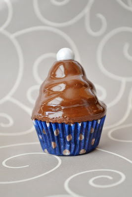 These were so fun and turn out SO fancy Hi-Hat Cupcakes