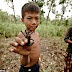 Bocah Pemakan Tarantula di Kamboja