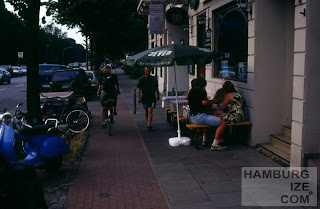 © hamburgize.com / Stefan Warda "Radweg" Hofweg mit illegaler Sondernutzung