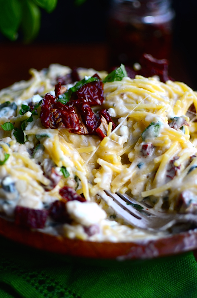 Yammie's Glutenfreedom Sundried Tomato, Spinach, and Basil Spaghetti {GF}