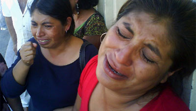 GENTE LLORANDO gente llorando: